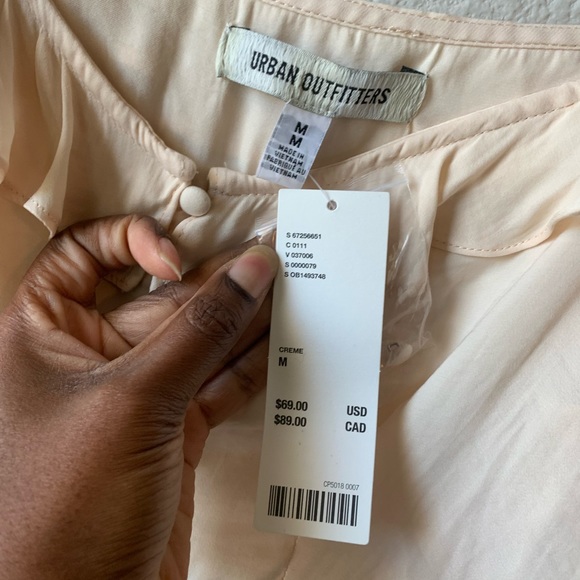 ❌SOLD❌Urban Outfitters Juliana Creme Cold Shoulder Button Down Top Size Medium - Picture 16 of 16